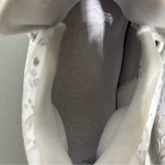 Jordan Zion 3 Athletic Basketball Shoes Sneakers Youth Size 4Y Boys DV3869-103 - Picture 6 of 10